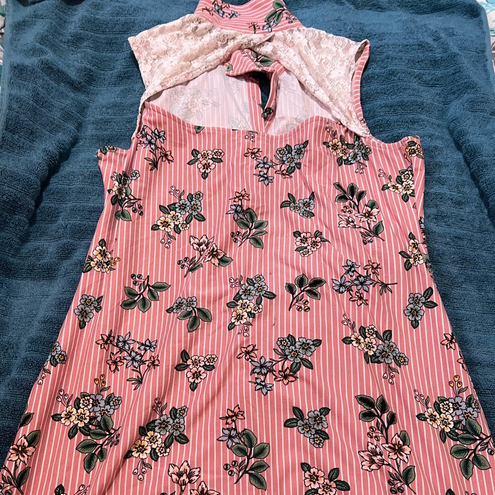 XL No Boundaries pink stripes with flowers, cut back at top